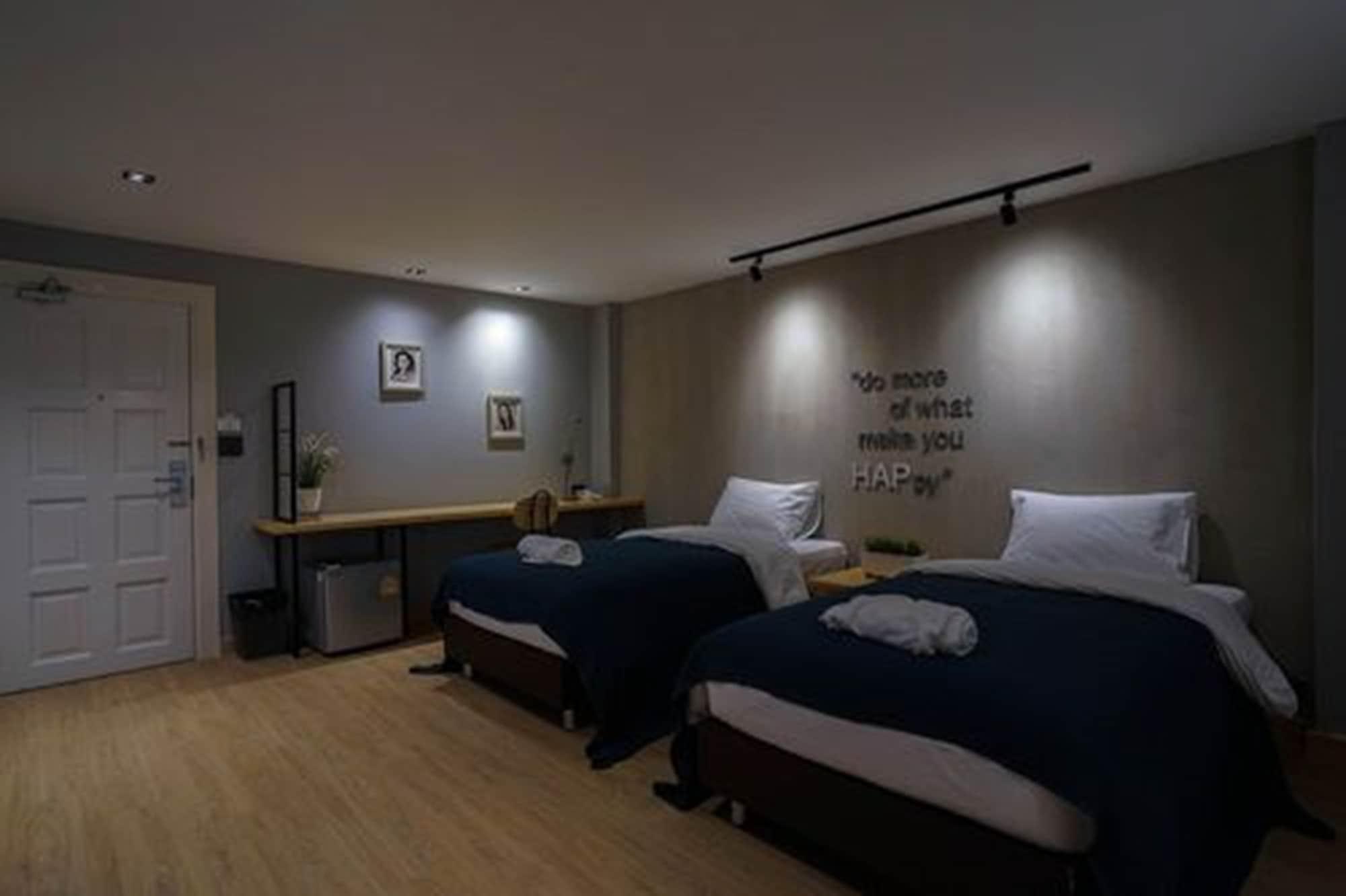 Hotel Hap@Sathorn Bangkok Esterno foto